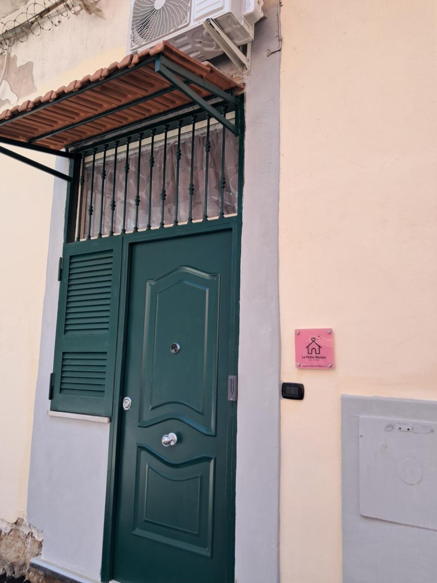 La Petite Maison เนเปิลส์ ภายนอก รูปภาพ